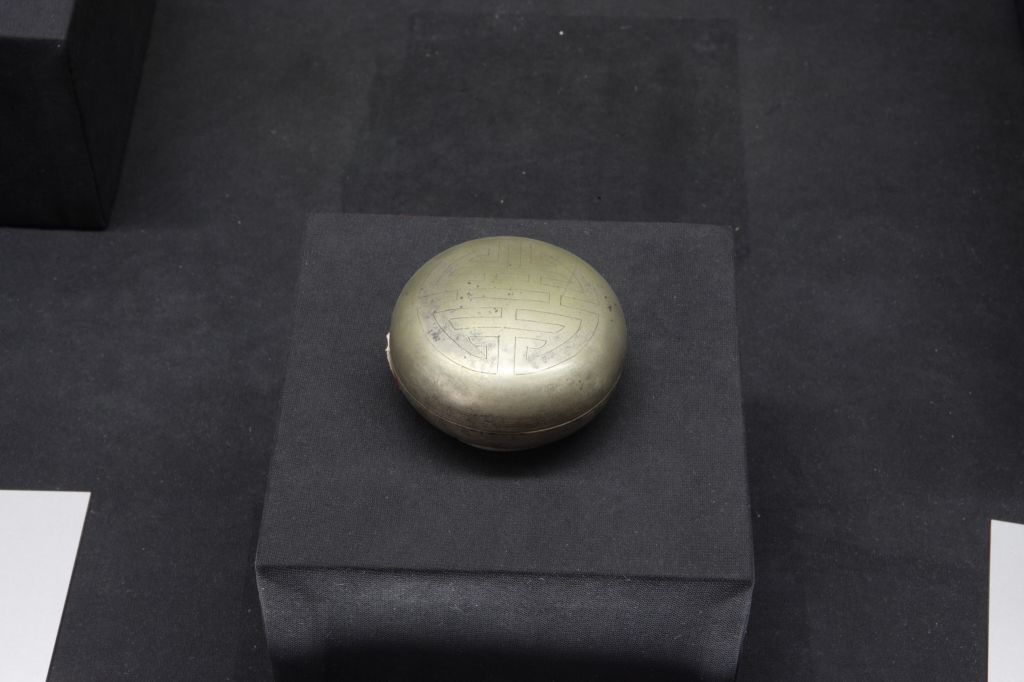 图片[1]-Silver longevity round medicine box-China Archive